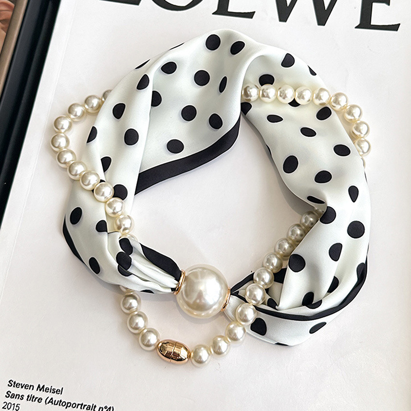 Pañuelo de Cuello Satinado con - Pearl Trim Chain reseña y precio