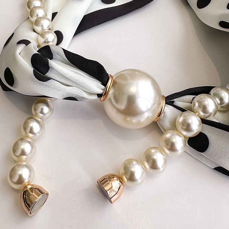 Pañuelo de Cuello Satinado con - Pearl Trim Chain reseña y precio